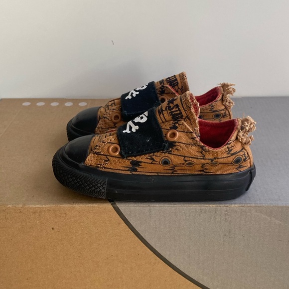 Converse Chuck Taylor Skull & Crossbones Toddler Sneakers- SZ 5 C - Picture 6 of 12